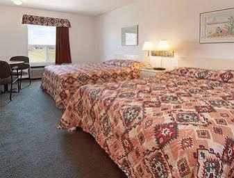 Super 8 By Wyndham Meadow Lake Esterno foto