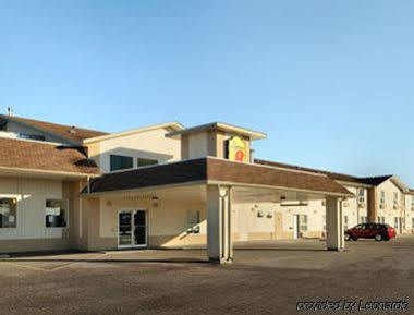 Super 8 By Wyndham Meadow Lake Esterno foto