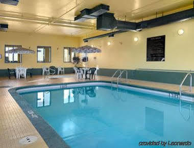 Super 8 By Wyndham Meadow Lake Esterno foto